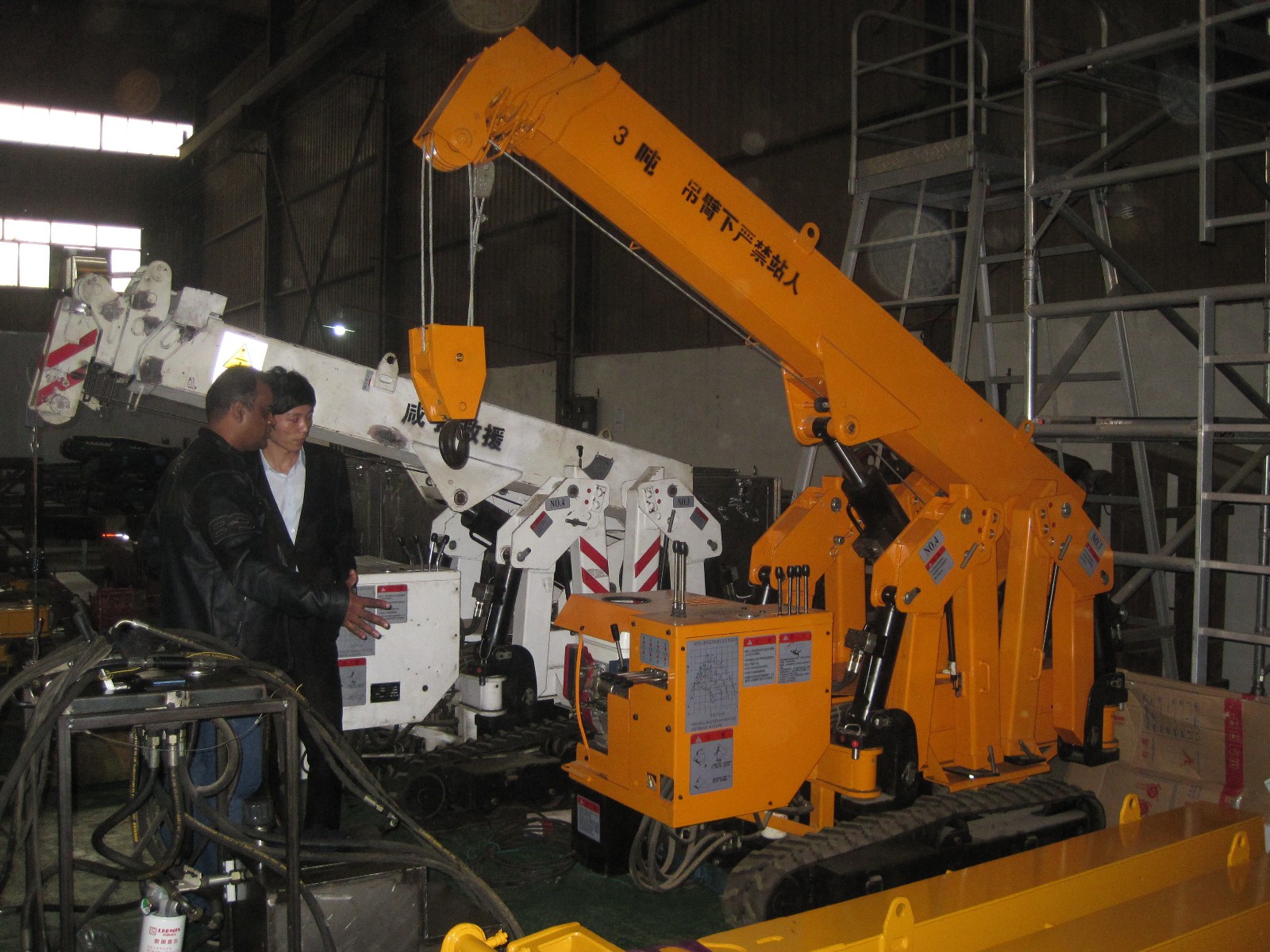 履带式起重机图片 履带式起重机图片